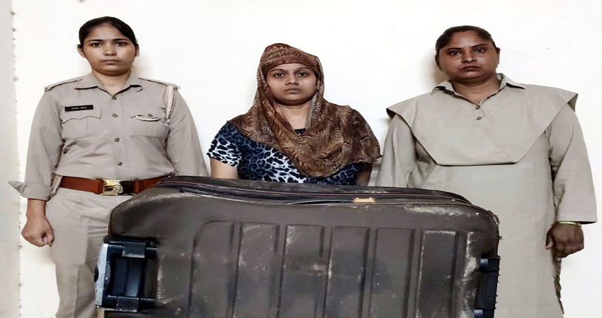 प्रेमिका का खौफनाक बदला, उस्तरे से प्रेमी की गला काटकर हत्या, शव के साथ रंगेहाथ गिरफ्तार प्रेमिका का खौफनाक बदला, उस्तरे से प्रेमी की गला काटकर हत्या, शव के साथ रंगेहाथ गिरफ्तार