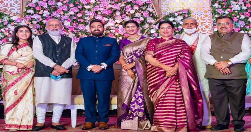 हाईप्रोफाइल बनी तरूण चुघ के बेटे की शादी, प्रधानमंत्री मोदी ने दिया वर-वधू को आशीर्वाद हाईप्रोफाइल बनी तरूण चुघ के बेटे की शादी, प्रधानमंत्री मोदी ने दिया वर-वधू को आशीर्वाद