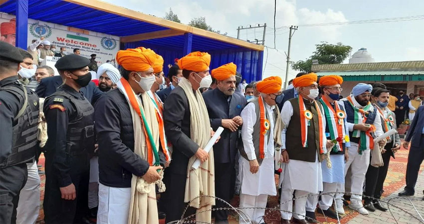 कांग्रेस में कलह! फिर से लगा G23 के असंतुष्ट नेताओं का जमघट, गांधी परिवार के कार्यशैली पर सवाल कांग्रेस में कलह! फिर से लगा G23 के असंतुष्ट नेताओं का जमघट, गांधी परिवार के कार्यशैली पर सवाल