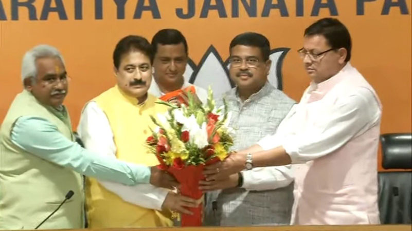 उत्तराखंड के कांग्रेस विधायक राजकुमार को BJP ने तोड़ा, हुए भाजपाई उत्तराखंड के कांग्रेस विधायक राजकुमार को BJP ने तोड़ा, हुए भाजपाई
