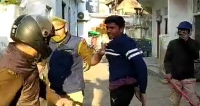 प्रयाग रेलवे स्टेशन पर उपद्रव मामले में दो व्यक्ति गिरफ्तार, गया में ट्रेन में लगाई आग प्रयाग रेलवे स्टेशन पर उपद्रव मामले में दो व्यक्ति गिरफ्तार, गया में ट्रेन में लगाई आग