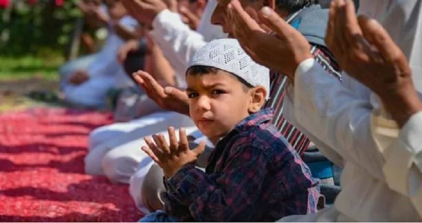 देश भर में सोमवार को मनेगी ईद, दिखा चांद तो झूमे लोग देश भर में सोमवार को मनेगी ईद, दिखा चांद तो झूमे लोग
