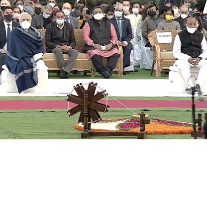 बापू को श्रद्धांजलि देने के लिए गांधी स्मृति में हुई सर्वधर्म प्रार्थना सभा बापू को श्रद्धांजलि देने के लिए गांधी स्मृति में हुई सर्वधर्म प्रार्थना सभा