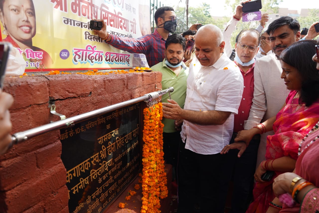 लोक गायक हीरा सिंह राणा और अमर शहीद वीर केसरी ने लोगों को हर मुसीबत का सामना बहादुरी के साथ करने का लोक गायक हीरा सिंह राणा और अमर शहीद वीर केसरी ने लोगों को हर मुसीबत का सामना बहादुरी के साथ करने का