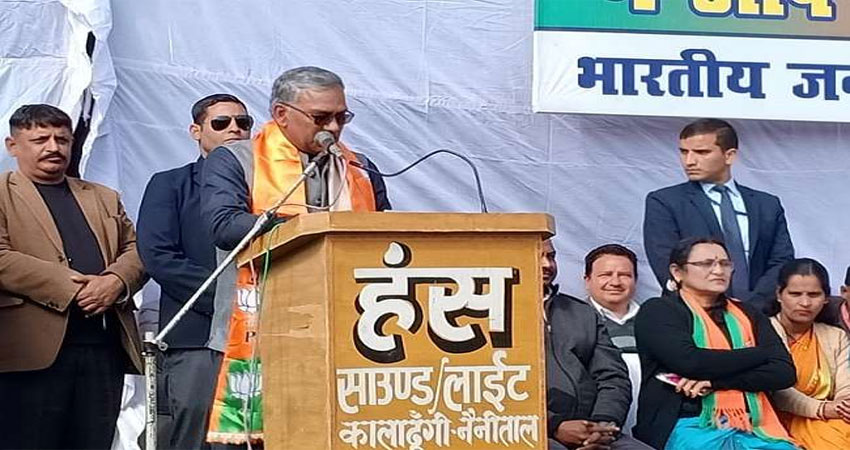 CM त्रिवेंद्र सिंह रावत ने दिया विवादित बयान, बोले-राजीव गांधी थे बुजदिल CM त्रिवेंद्र सिंह रावत ने दिया विवादित बयान, बोले-राजीव गांधी थे बुजदिल