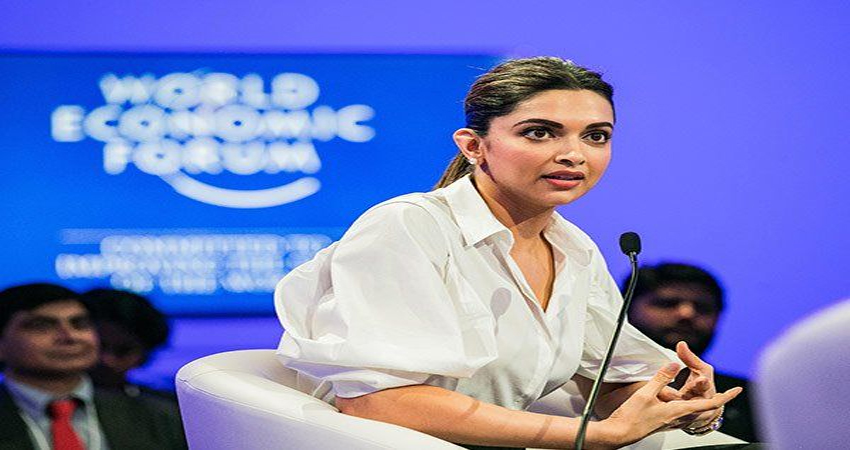 दीपिका पादुकोण दावोस में वर्ल्ड इकोनॉमिक फोरम क्रिस्टल अवार्ड के लिए रिहर्सल करते हुए आई नजर दीपिका पादुकोण दावोस में वर्ल्ड इकोनॉमिक फोरम क्रिस्टल अवार्ड के लिए रिहर्सल करते हुए आई नजर