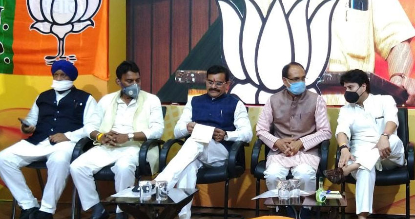 ट्रांसपोर्टरों के संगठन ने BJP शासित MP में किया 3 दिवसीय हड़ताल का ऐलान ट्रांसपोर्टरों के संगठन ने BJP शासित MP में किया 3 दिवसीय हड़ताल का ऐलान