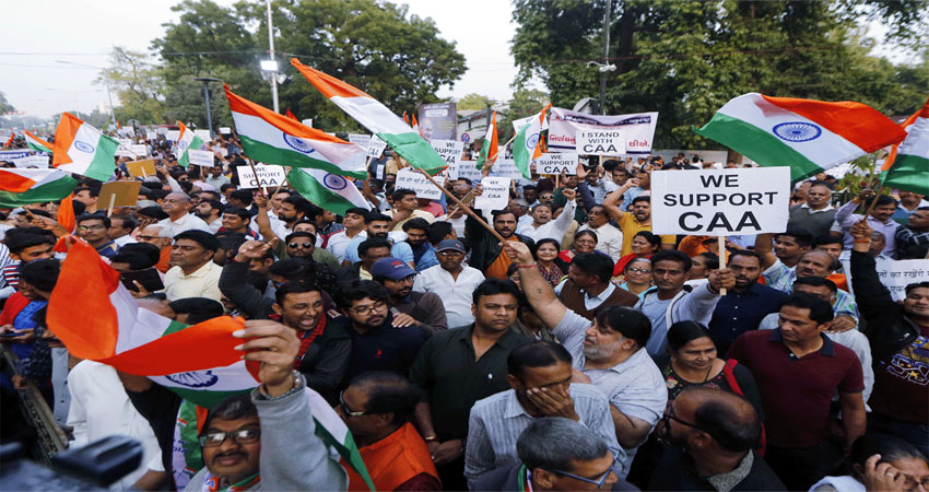 ''मोदी भक्ति'' में संवैधानिक मर्यादा भूले स्पीकर, सड़कों पर CAA के समर्थन में लगाये नारे ''मोदी भक्ति'' में संवैधानिक मर्यादा भूले स्पीकर, सड़कों पर CAA के समर्थन में लगाये नारे