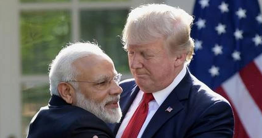 डोनाल्ड ट्रंप ने H-1B वीजा पर रोक लगाई, सुंदर पिचाई ने जताई नाराजगी डोनाल्ड ट्रंप ने H-1B वीजा पर रोक लगाई, सुंदर पिचाई ने जताई नाराजगी