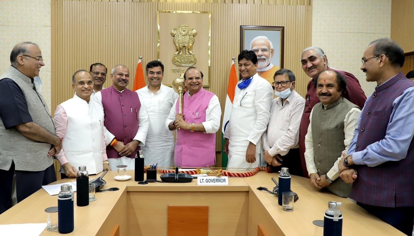 आदेश के नेतृत्व में एलजी से मिला धार्मिक महासंघ, रामलीला आयोजन के लिए मिली राहत आदेश के नेतृत्व में एलजी से मिला धार्मिक महासंघ, रामलीला आयोजन के लिए मिली राहत