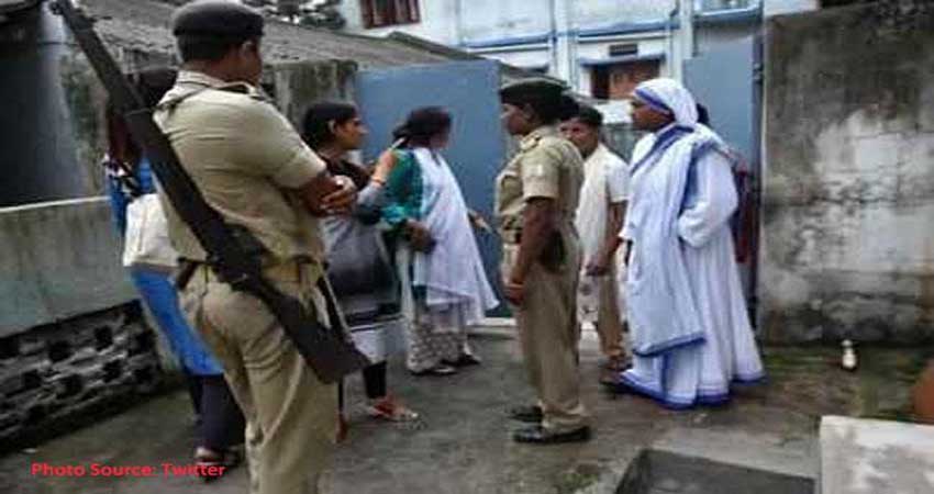 Video: मदर टेरेसा मिशनरी की सिस्टर ने कहा, तीन बच्चों को पैसे लेकर बेचा Video: मदर टेरेसा मिशनरी की सिस्टर ने कहा, तीन बच्चों को पैसे लेकर बेचा