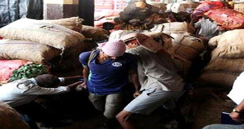 दिल्लीः 7 महीने बाद याद आईं विभाग को खाली बोरियां, स्कूल प्रशासन की जान सांसत में दिल्लीः 7 महीने बाद याद आईं विभाग को खाली बोरियां, स्कूल प्रशासन की जान सांसत में