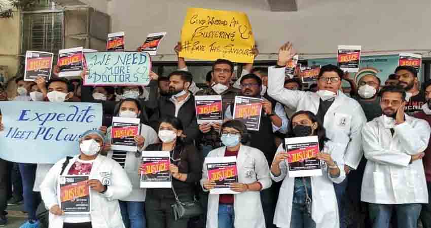 आरएमएल,सफदरजंग और लेड़ी हार्डिंग के रेजिडेंट डॉक्टरों ने किया प्रदर्शन आरएमएल,सफदरजंग और लेड़ी हार्डिंग के रेजिडेंट डॉक्टरों ने किया प्रदर्शन