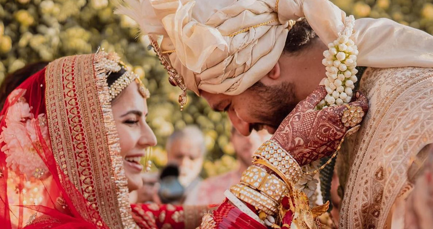 कैटरीना कैफ और विक्की कौशल शादी के बंधन में बंधे कैटरीना कैफ और विक्की कौशल शादी के बंधन में बंधे