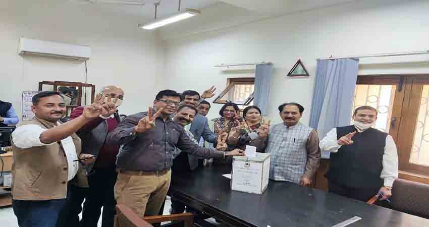 डूटा चुनाव में डीटीए उम्मीदवार ने किया नामांकन दाखिल डूटा चुनाव में डीटीए उम्मीदवार ने किया नामांकन दाखिल