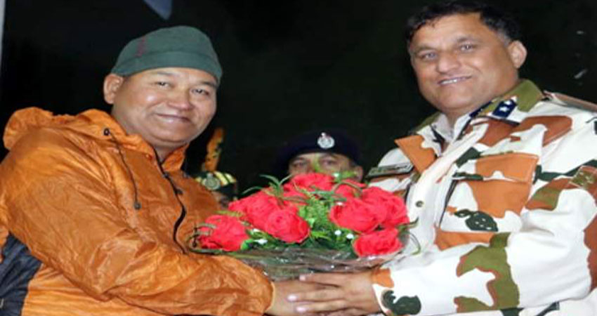 देश में पहली बार माउंट एवरेस्ट और ल्होत्से के आरोहरण के लिये दिया जा रहा प्रशिक्षण देश में पहली बार माउंट एवरेस्ट और ल्होत्से के आरोहरण के लिये दिया जा रहा प्रशिक्षण