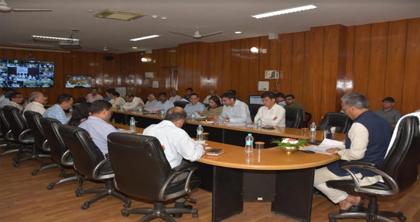 सिंगापुर से लौटते ही आपदा प्रबंधन की समीक्षा, 52 लोगों की बारिश और भूस्खलन से हो चुकी है मौत सिंगापुर से लौटते ही आपदा प्रबंधन की समीक्षा, 52 लोगों की बारिश और भूस्खलन से हो चुकी है मौत