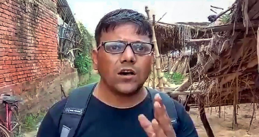 मीड डे मील में रोटी-नमक का मामला: पत्रकार की गिरफ्तारी पर DM ने दिए अजीबो-गरीब तथ्य मीड डे मील में रोटी-नमक का मामला: पत्रकार की गिरफ्तारी पर DM ने दिए अजीबो-गरीब तथ्य