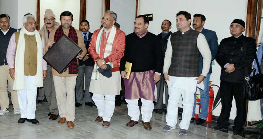 तीसरे दिन गैरैंसण में माहौल शांत, सदन में गूंजा हल्द्वानी आईएसबीटी का मामला तीसरे दिन गैरैंसण में माहौल शांत, सदन में गूंजा हल्द्वानी आईएसबीटी का मामला