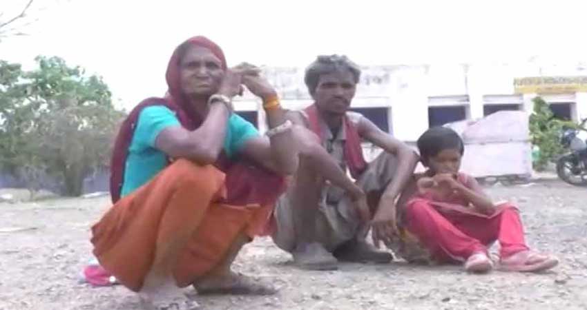 पांच वर्षीय बच्ची के पैर से टूट गया टिटहरी का अंडा टूट तो कर दिया जाति से बाहर, मामला दर्ज पांच वर्षीय बच्ची के पैर से टूट गया टिटहरी का अंडा टूट तो कर दिया जाति से बाहर, मामला दर्ज