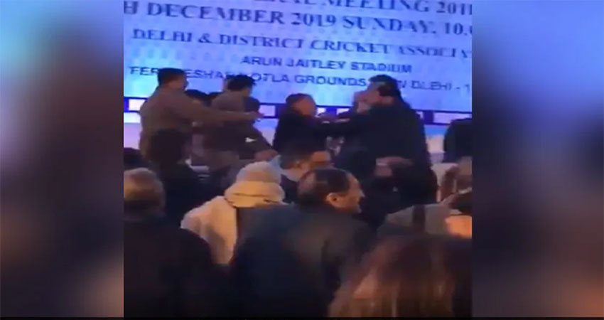 DDCA की बैठक में हुई जमकर मारपीट, गौतम गंभीर बोले भंग करो DDCA की बैठक में हुई जमकर मारपीट, गौतम गंभीर बोले भंग करो