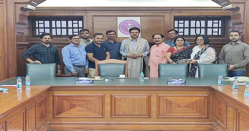 सभी एडहॉक शिक्षकों को समायोजत करने की नीति बनाए डीयू: डीटीए सभी एडहॉक शिक्षकों को समायोजत करने की नीति बनाए डीयू: डीटीए