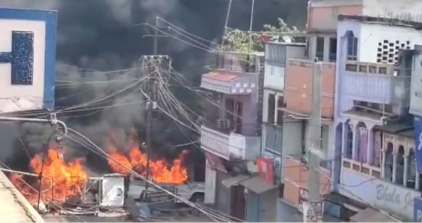 बिहार चुनाव : कांग्रेस ने मुंगेर कांड को लेकर नीतीश और मोदी पर बोला हमला बिहार चुनाव : कांग्रेस ने मुंगेर कांड को लेकर नीतीश और मोदी पर बोला हमला
