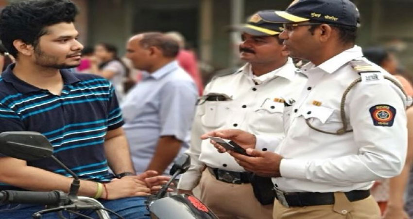 मुंबई पुलिस का सेफ्टी मैसेज सोशल मीडिया पर वायरल, लोगों ने ली चुटकी मुंबई पुलिस का सेफ्टी मैसेज सोशल मीडिया पर वायरल, लोगों ने ली चुटकी