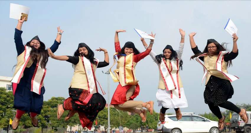 दून विश्वविद्यालय के दीक्षांत समारोह में 44 को स्वर्ण पदक, 999 छात्र-छात्राओं मिली डिग्री दून विश्वविद्यालय के दीक्षांत समारोह में 44 को स्वर्ण पदक, 999 छात्र-छात्राओं मिली डिग्री