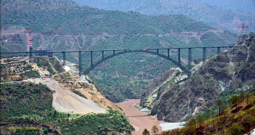 उत्तर रेलवे के GM ने की समीक्षा, कश्मीर घाटी के सभी रेल प्रोजेक्ट जल्द पूरे किए जाने चाहिए उत्तर रेलवे के GM ने की समीक्षा, कश्मीर घाटी के सभी रेल प्रोजेक्ट जल्द पूरे किए जाने चाहिए