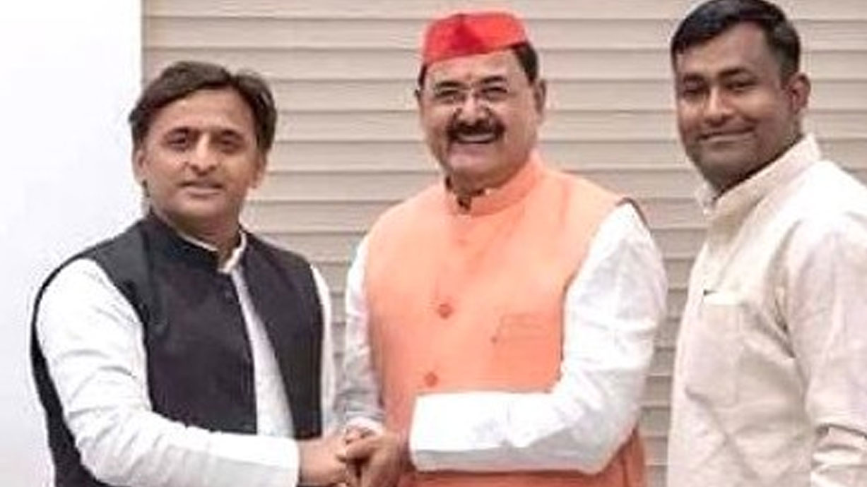 सपा नेता बोले- याद रहे भक्तों, 2000 से ज्यादा हाथियों को मारने वाले वीरप्पन की बेटी BJP में है सपा नेता बोले- याद रहे भक्तों, 2000 से ज्यादा हाथियों को मारने वाले वीरप्पन की बेटी BJP में है