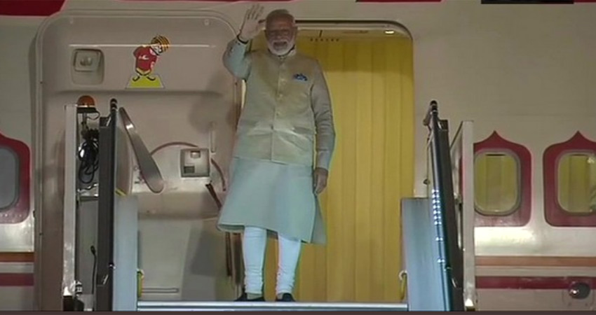 PM नरेंद्र मोदी पहुंचे ह्यूस्टन, आज #HowdyModi कार्यक्रम में करेंगे शिरकत PM नरेंद्र मोदी पहुंचे ह्यूस्टन, आज #HowdyModi कार्यक्रम में करेंगे शिरकत