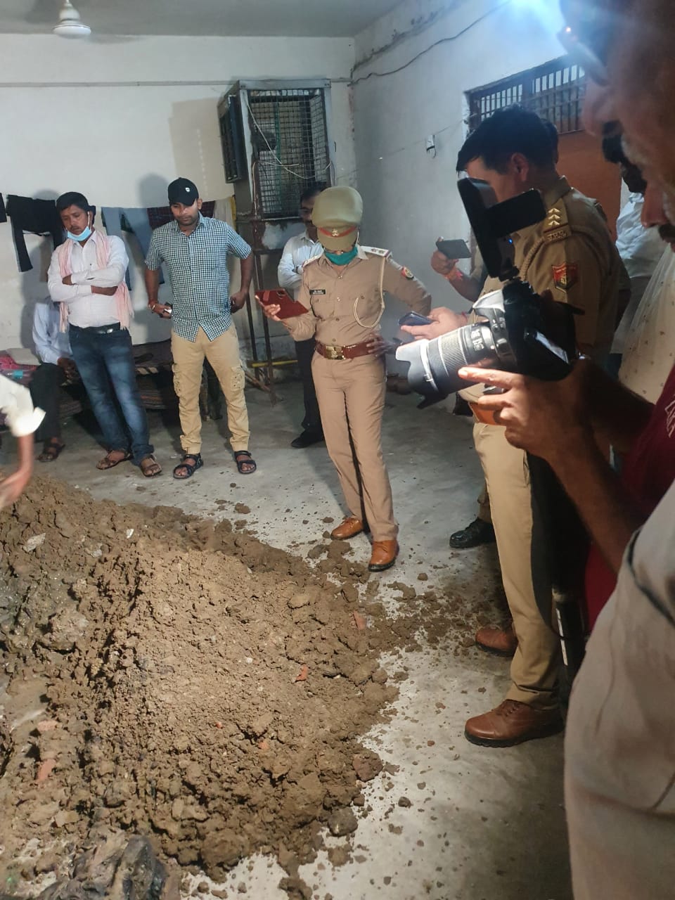 महिला सिपाही के प्यार में पागल युवक ने घर को ही बना दिया पत्नी व दो बच्चों की कत्लगाह महिला सिपाही के प्यार में पागल युवक ने घर को ही बना दिया पत्नी व दो बच्चों की कत्लगाह