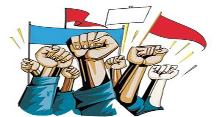 विना अटी सरसकट शेतकरी कर्जमाफीची मागणी; जिल्हाधिकारी कार्यालयासमोर धरणे आंदोलन