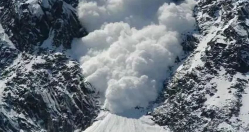 जम्मू-कश्मीर के इन 4 इलाकों में हिमस्खलन की चेतावनी